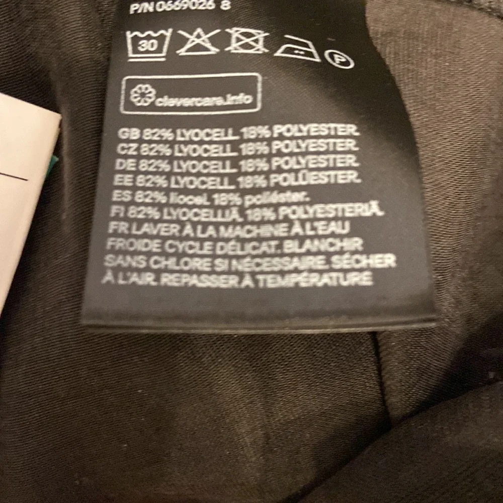 [BUNDLE 2/$15] H&M Wide Black Paper Pants - Picture 7 of 7